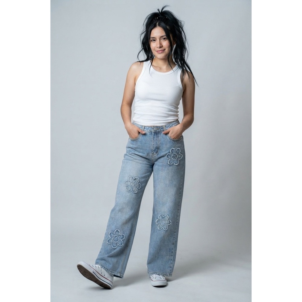 Sweethearts Los Angeles Wide Leg Jeans Pants size 8/29 Denim Wash Flower Patch
